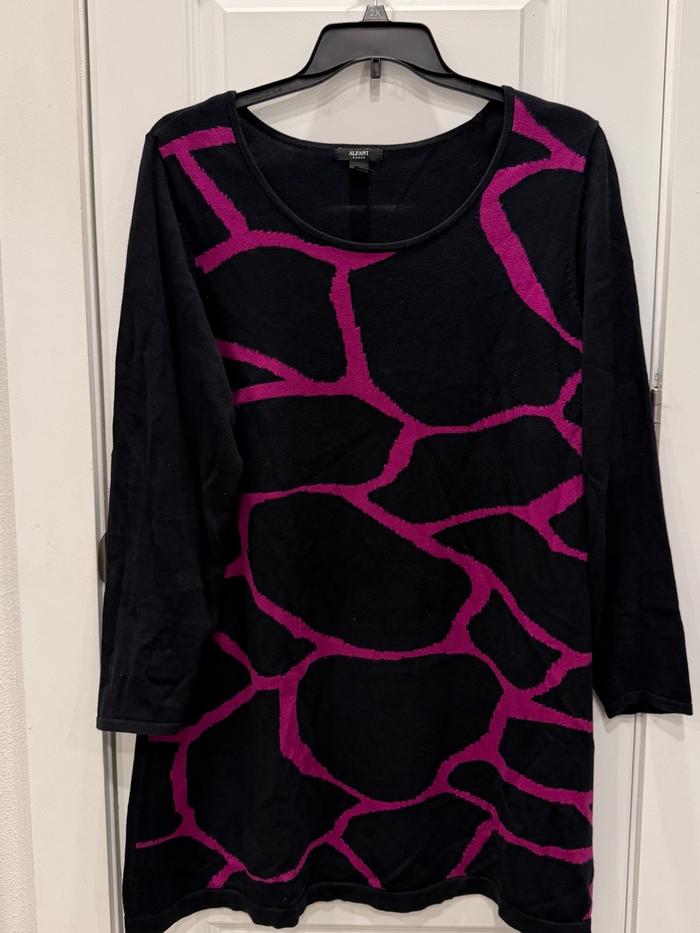 Alfani Black and Magenta Abstract-Print Scoop Neck Tunic